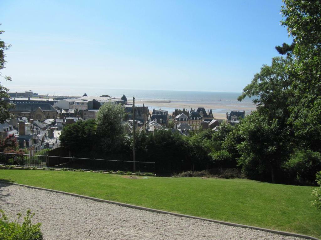 Superbe Deux Pieces Vue Mer Avec Jardin Trouville-sur-Mer Exterior photo