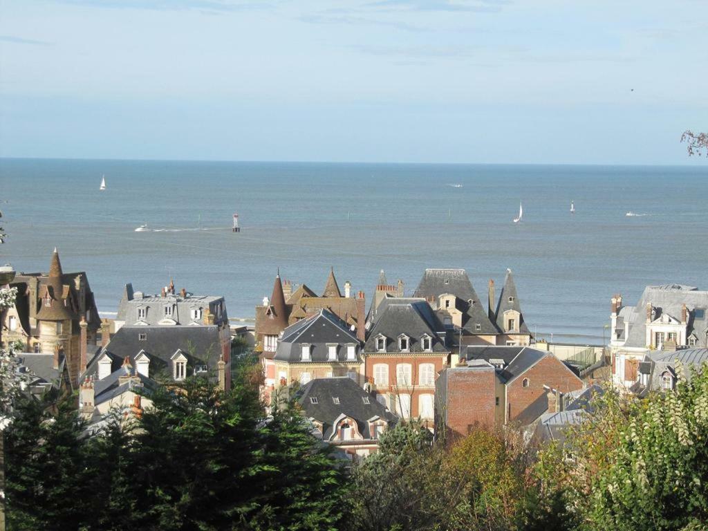 Superbe Deux Pieces Vue Mer Avec Jardin Trouville-sur-Mer Exterior photo